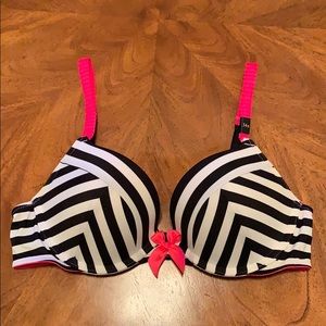 NWT VICTORIA’S SECRET PUSH-UP BRA